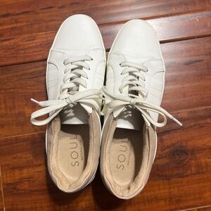 Naturalizer White Tennis Shoes!!